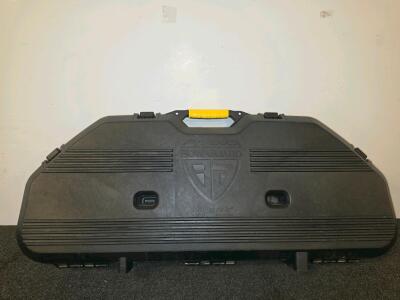 Plano Bow Guard SE 44 Hard Bow Case &ndash; Black, Lockable, Holds 9 Arrows