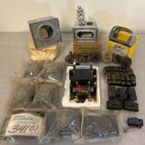 Industrial Electrical Lot: Walkerduct 513 ALDPSG-G, Hubbell SC3098, J-T-E A202C, Connectors