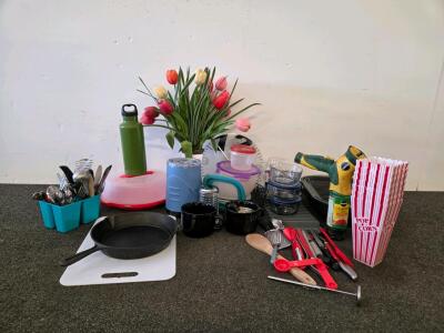 Large Mixed Kitchenware Lot: West Bend Electric Grill(Unable to test), Cast Iron Skillet, Pyrex Cake Carrier (Shelf F)