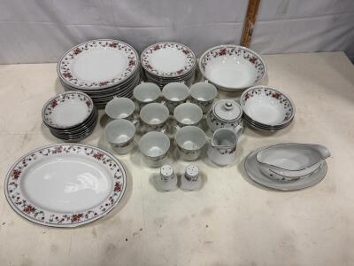 Sheffield 'Anniversary' Porcelain Fine China Dinnerware Set, 31 Pieces, Made in Japan