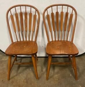 Pair of Windsor-Style Solid Oak Dining Chairs, Spindle Back, Medium Oak Finish ( T2 )