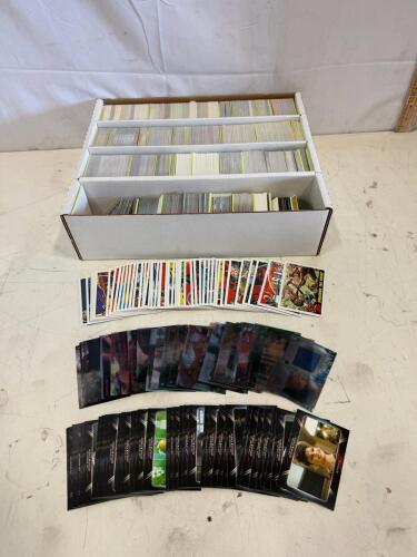 Star Trek & Mars Attacks Trading Card Lot &ndash; Rittenhouse & Topps, 500+ Cards, NM-M Condition