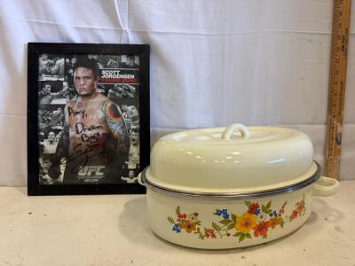 Vintage 1970s Enamelware Roasting Pan with Floral Design and Lid