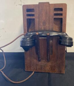 Antique Wall-Mounted Crank Telephone, Oak Cabinet, 1920s-1940s, Bakelite Handset, 17"x9"x7"
