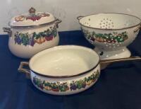 Tabletops Unlimited Enamel Cookware Set &ndash; Fruit Garland Pattern, 3-Piece Set - 2