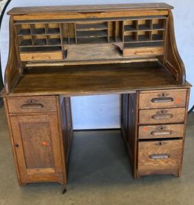 Antique Oak Roll-Top Desk with 7 Drawers and 18 Compartments