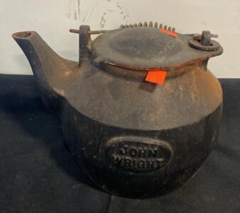 John Wright Cast Iron Kettle, 2 Qt Capacity, 9 lbs, 10.25" x 6" x 5"