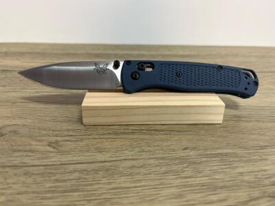 Replica Benchmade Bugout 535 AXIS Lock Folding Knife Blue Grivory CPM-S30V Blade USA w/ Box, unable to authenticate