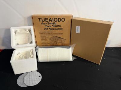 TUEAIODO Cat House, OM-White, Wooden Multilayer Board, Indoor Use, Like New & More