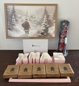 Beeever Christmas Decoration Lot: Wall Art, Christmas Rug, XMAS Trays, Speckled Eggs, Gift Boxes
