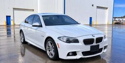 2014 BMW 5 SERIES - REARVIEW CAMERA!