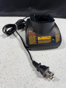 DEWALT DW9226 Battery Charger, 7.2V&ndash;18V NiCd, 1-Hour Charge Time