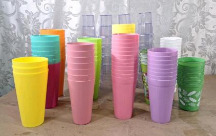 (100+) Assorted Colored & Clear Plastic Tumblers