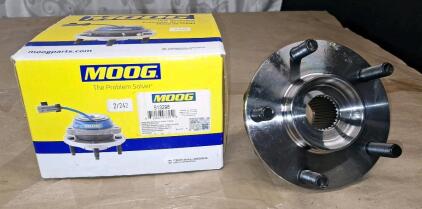 (1) MOOG 513298 Front Wheel Bearing & Hub Assembly For 2008-2013 Nissan Rogue