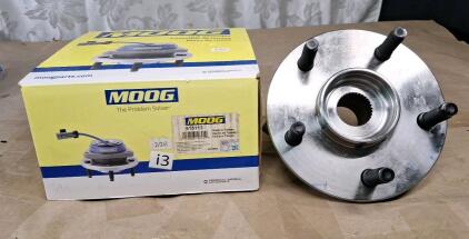 (1) MOOG 515113 Front Wheel Bearing & Hub Assembly For 2006-2009 Dodge Ram 1500