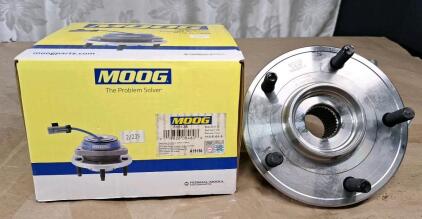 (1) MOOG 515136 Front Wheel Bearing & Hub Assembly For 2008-2011 Dodge Grand Caravan