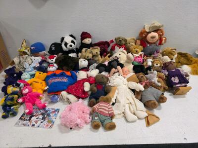 Large Mixed Lot 45 Collectible Teddy Bears, Plush Dolls, Ty Beanie Babies, Sports Mascots