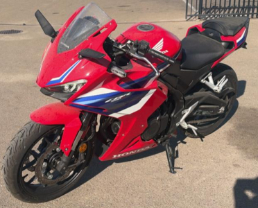 2025 HONDA CBR500R - 745 MILES!