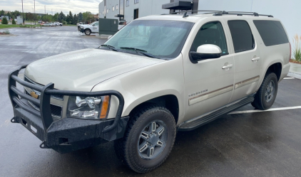 2013 Chevrolet Suburban - Loaded - 4x4!