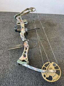 Bear Archery Compound Bow with Octane Quiver and Multi-Pin Sight