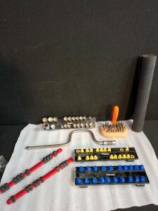 Husky Mixed Socket & Bit Set with Organizers and Non-Slip Liner , screwdriver/drill bit set ( shelf E)