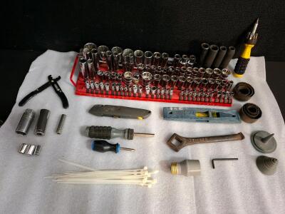 80-Piece Socket & Hand Tool Set, SAE/Metric, Storage Tray, Hole Saws, Screwdrivers, Accessories ( shelf E)