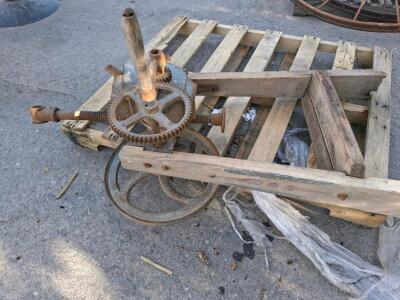 Vintage Gate Hand-Crank Screw Jack, Cast Iron & Wood, 4-Ton Capacity, Antique Farm Tool