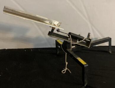 Manual Clay Pigeon Thrower with Adjustable Angles and Steel Frame