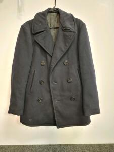 Men's U.S. Navy 100% Wool Peacoat, Size 34R, Dark Blue, Anchor Buttons. ( shelf G)