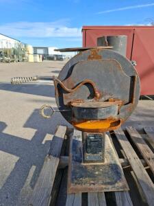 Round Cast Iron Wood/Coal Burning Stove, Est. 35,000 BTU, 6" Flue, 16"x16"x30", Ash Pan 6&sup1;/&sup2; " pipe