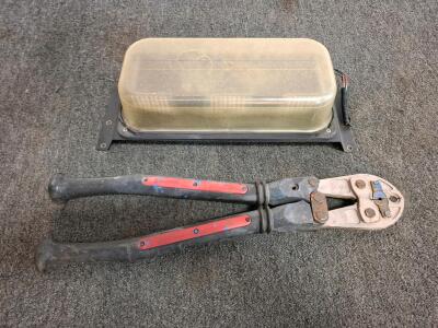 18" Manual Bolt Cutters & Rectangular Utility Work Light with Steel Bracket ( shelf G)