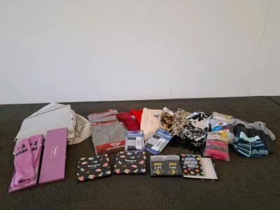 Mixed Lot Hanes, Fruit of Loom, Scarves, Shoe Laces, Organizer, Socks, 28 pcs, Boys/Men, New & Used