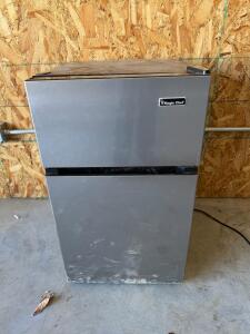 Magic Chef 3.1 cu. ft. Stainless Steel Compact Refrigerator with Freezer, Two Doors, Shelves (bay 2)