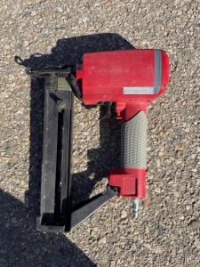 Senco SKSXP-L 18 Ga. Pneumatic Stapler, 1/4" Crown, 3/4" to 1-1/2" Staples, Serial #25000039