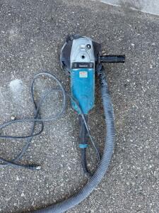 Makita GA9060RX3 7-inch Electric Angle Grinder with Dust Shroud and Diamond Cup Wheel (bay 2)