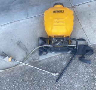 DeWalt DXSP190681 4-Gallon 20V Battery-Powered Backpack Sprayer with Stainless Steel Wand ( Bay 2 )