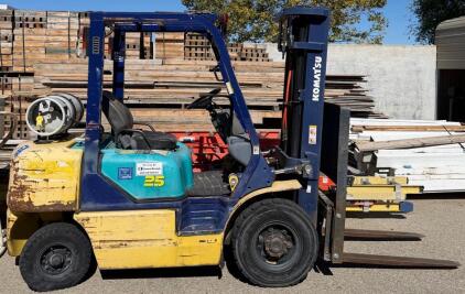 Komatsu FG25T-12 4,000 lb LPG Forklift, 2,545 hrs, 8,550 lbs, 700-12/600-9 Tires, S/N 517382A