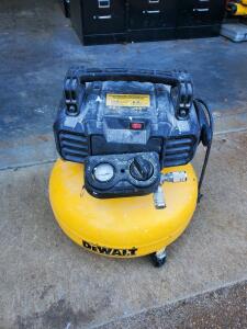DEWALT DWFP55126 6-Gallon 165 PSI Pancake Air Compressor, 0.9 HP, Oil-Free