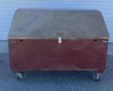 Bilstein Jobsite Storage Box with Casters and Upper Shelf ( Carport )