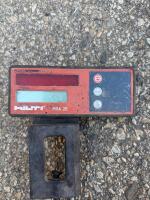 Hilti PRA 20 Laser Receiver with Clamp, Compatible with PR Rotating Lasers, 492 ft Range, LCD/LED - 2