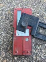 Hilti PRA 20 Laser Receiver with Clamp, Compatible with PR Rotating Lasers, 492 ft Range, LCD/LED - 3