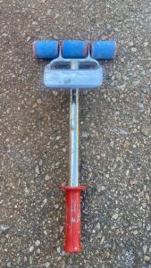 Roberts 10-955 Solid Seam Roller, 3 Wide Silicone Rollers, 8.5" Tool, Red Handle ( Bay 3 )
