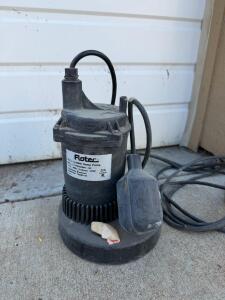Flotec FP0S3200A-09 1/2 HP Submersible Sump Pump, 4200 GPH, 25' Head, Tethered Float Switch
