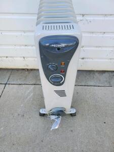 Pelonis HO-0208H 1500W Oil-Filled Radiator Heater, 7 Fins, ETL Certified, Adjustable Thermostat
