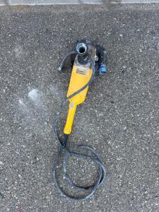 DeWalt D28474 7" Angle Grinder, 15A, 8,000 RPM, Corded, Model 140621, Side Handle (bay 2)
