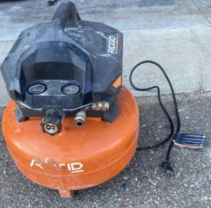 RIDGID 6 Gallon 150 PSI Electric Pancake Air Compressor, Dual Outlets, Oil-Free Pump ( Powers On ) ( Bay 2 )