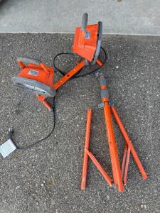 HDX Dual-Head Halogen 1000W Work Light, Adjustable Tripod Stand, 16,000 Lumens