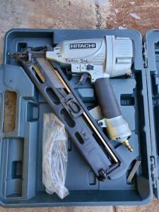 Hitachi Pneumatic Finish Nailer with Hard Case, 15/16 Gauge, 1-1/4"&ndash;2-1/2" Nails