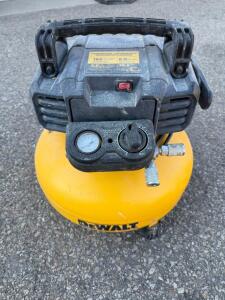DeWALT 6-Gallon Pancake Air Compressor, 165 PSI, 2.6 SCFM, DWFP55126, Serial 2071086622