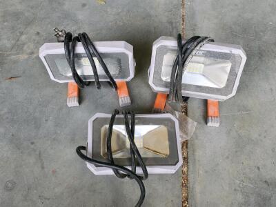 HDX 1000-Lumen Portable LED Work Lights &ndash; Set of 3, 10.5W, 4,000K, Wet Rated